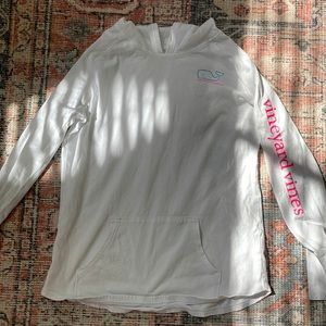 White Vineyard and Vines shirt
